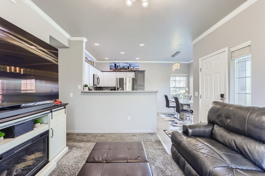 Building Photo - 1415 S Galena Way