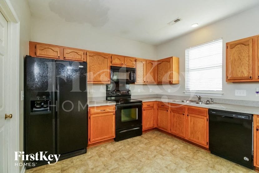 Building Photo - 225 Brycewood Dr