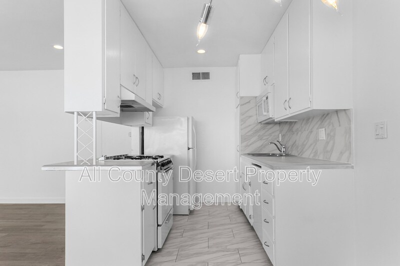 Building Photo - 46075 Ocotillo Dr