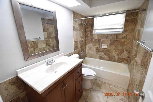Building Photo - 3221 Topp Dr