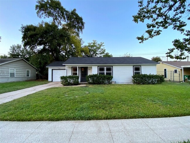 Building Photo - 8206 Montridge Dr