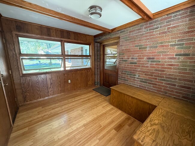 Building Photo - 7036 Willow Ln