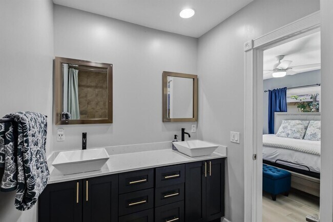 Building Photo - Northeast 17th Terrace, Fort Lauderdale, FL 33304 - 2 BR 2 BA house