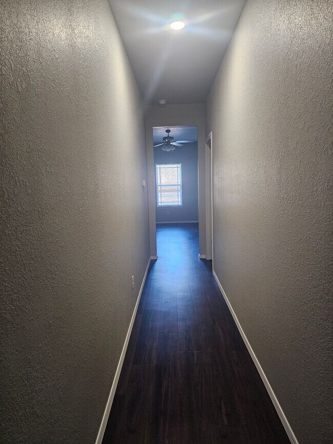 Building Photo - Beautiful New Townhomes in Alma! **MOVE IN...