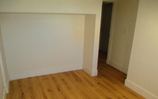 Building Photo - Khara, J - 1208 #B