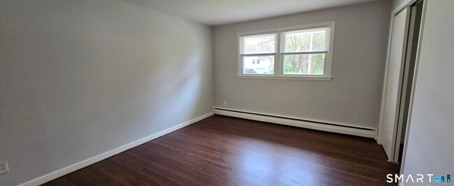 Building Photo - 63 Plumtree Ln