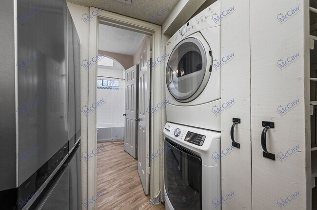 Building Photo - 5590 Spring Valley Rd