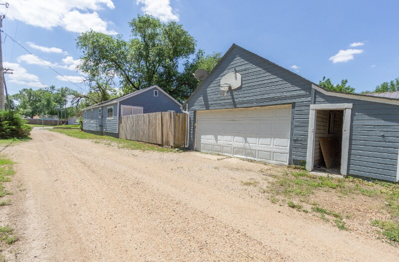 Building Photo - 610 W Republic Ave