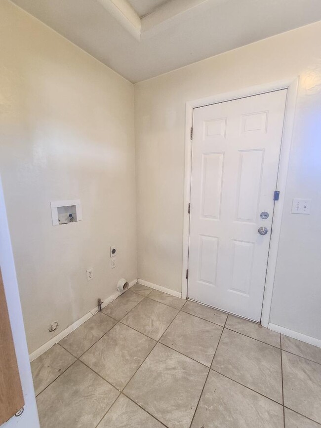 Building Photo - 13210 Townsend-Winona Rd