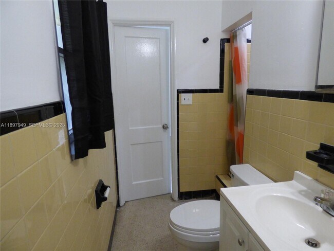 Building Photo - 522 N 19th Ave