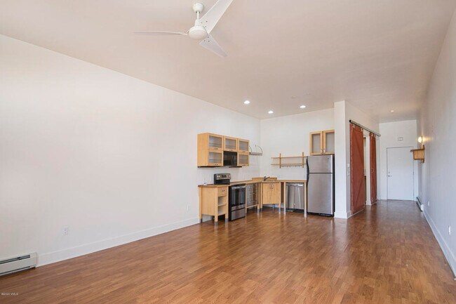 Building Photo - 705 Nogal Rd