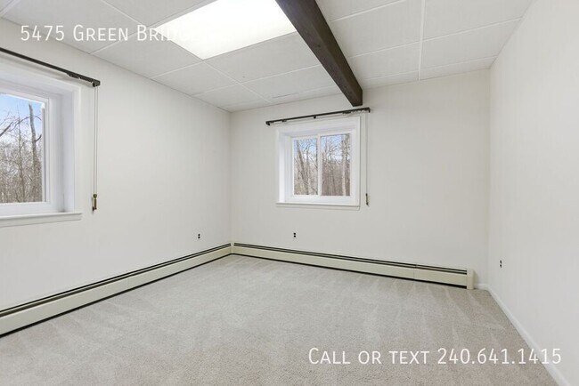 Building Photo - 5475 Green Bridge Rd