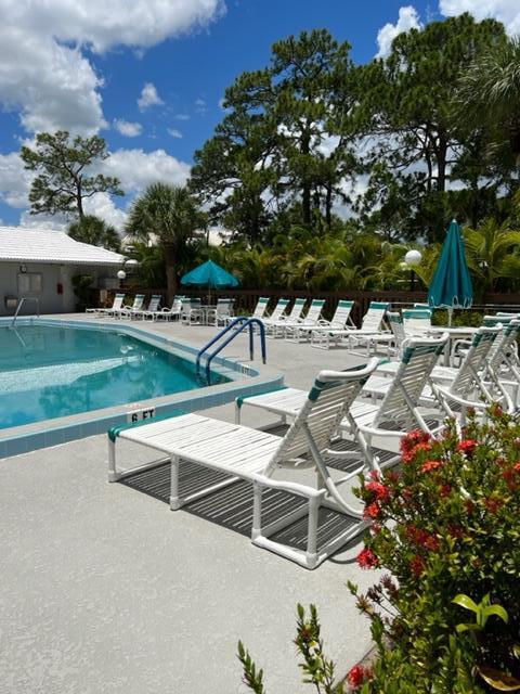 Building Photo - 301 SE Castle Ct