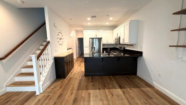 Building Photo - Concord Beautiful 3 bedroom 3 bathroom fully updated townhome, gated community!