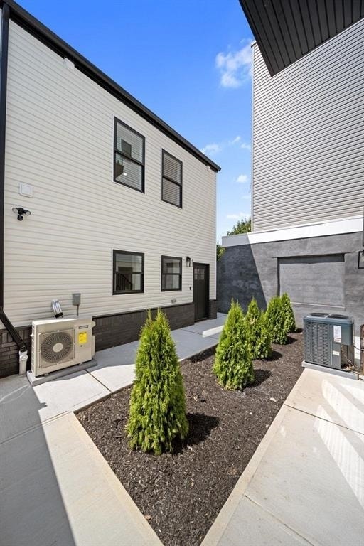 Building Photo - 27 Graham St