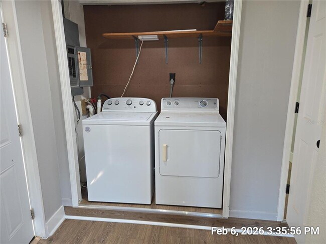 Building Photo - 604 E College Ave