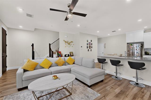 Building Photo - 605 Friendswood Dr