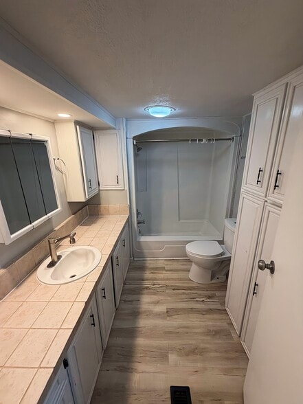 Building Photo - 43 Deerwood Park