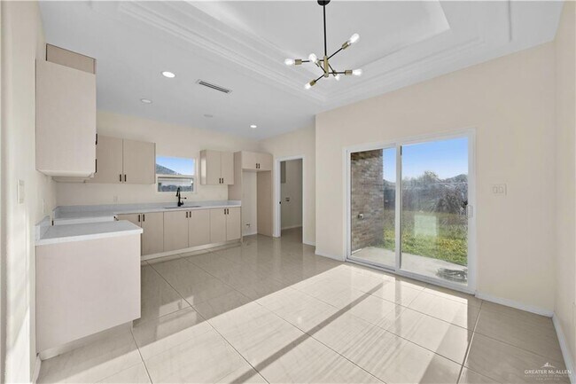 Building Photo - 2308 San Pascual St