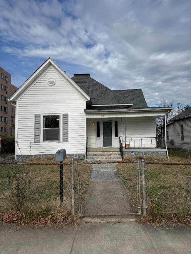Primary Photo - 216 Wilson Ave