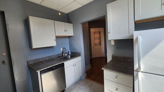 Building Photo - 260 Gross St