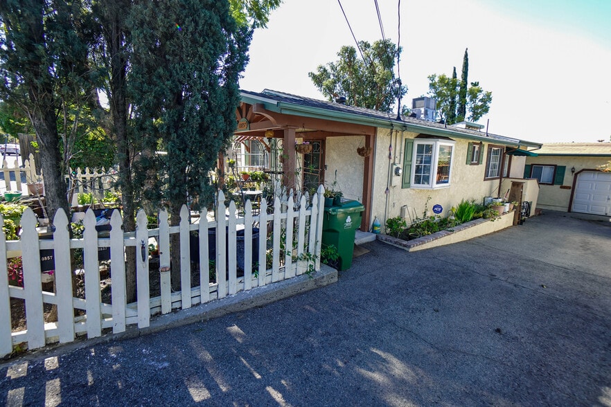 Building Photo - 10857 Mount Gleason Ave