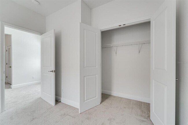 Building Photo - 1933 W Chestnut St