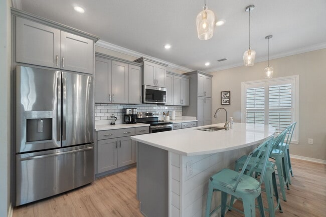 Building Photo - 6635 Carlinga Dr