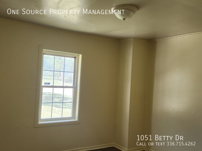 Building Photo - 1051 Betty Dr