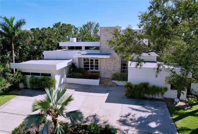 Building Photo - 1347 Harbor Dr
