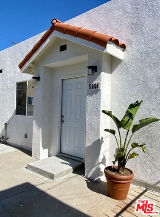 Building Photo - 5856 Arlington Ave