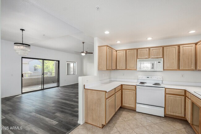 Building Photo - 15225 N 100th St