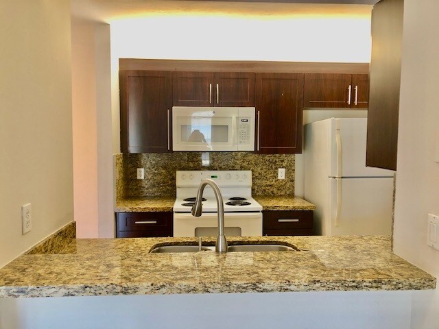 Building Photo - 150 Santa Clara Dr