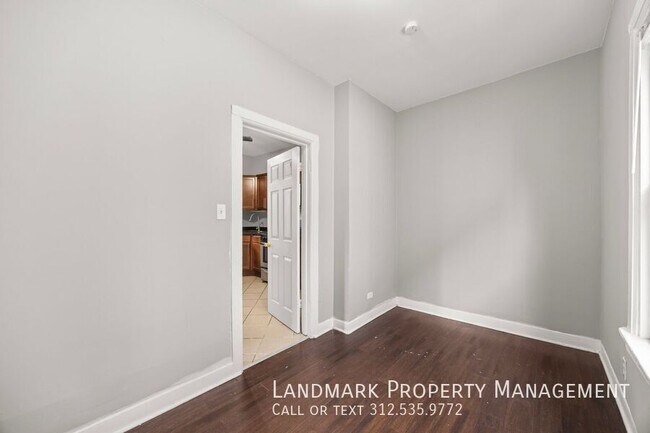 Building Photo - 2947 N Avers Ave