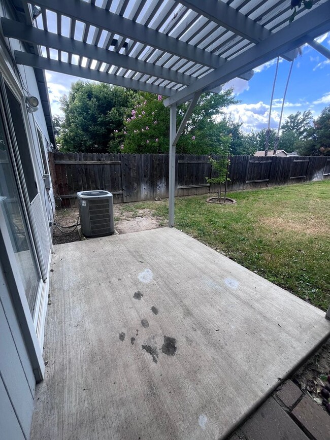 Building Photo - BEAUTIFUL UPDATED DUPLEX IN CITRUS HEIGHTS!!