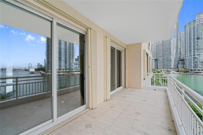 Building Photo - 888 Brickell Key Dr