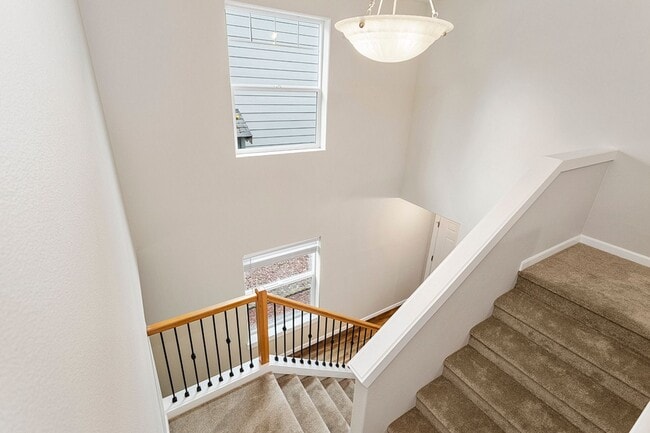 Building Photo - 4 bedrooms 2.5 bath, fenced backyard, AC, ...