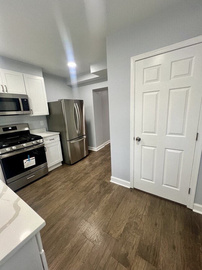 Building Photo - 1212 W Lombard St