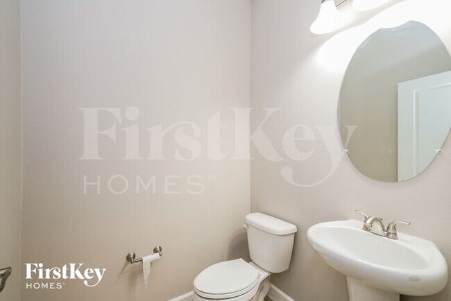 Building Photo - 931 Terra Vista St