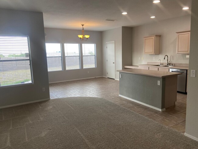 Building Photo - 1330 E Pedro Rd