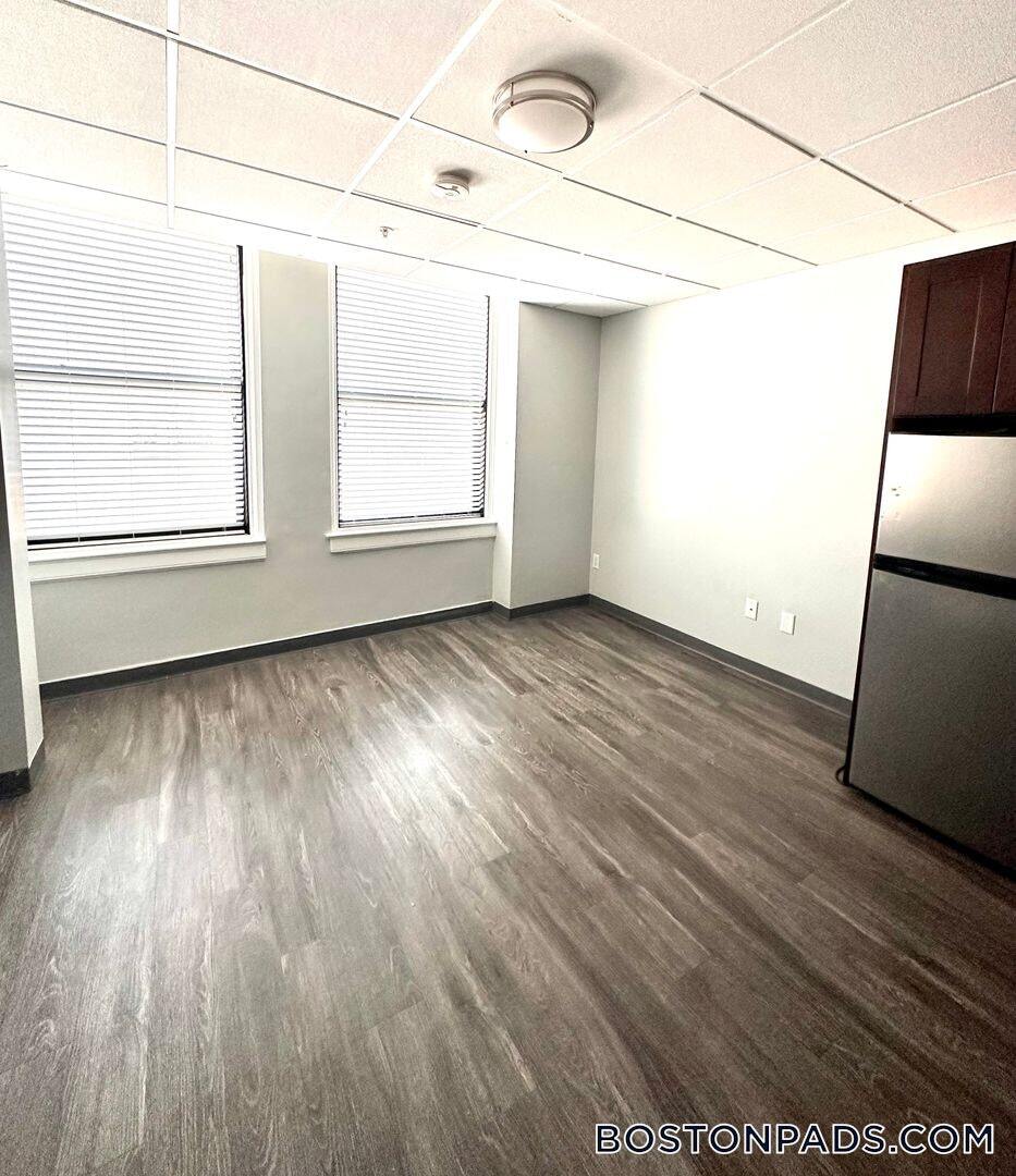 Building Photo - 507 Main St