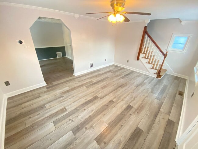 Building Photo - Charming 2 Bedroom, 1 Bath Home in West York Schools!!