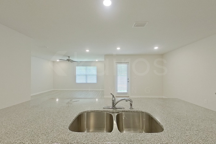 Building Photo - 317 Monarch Ln