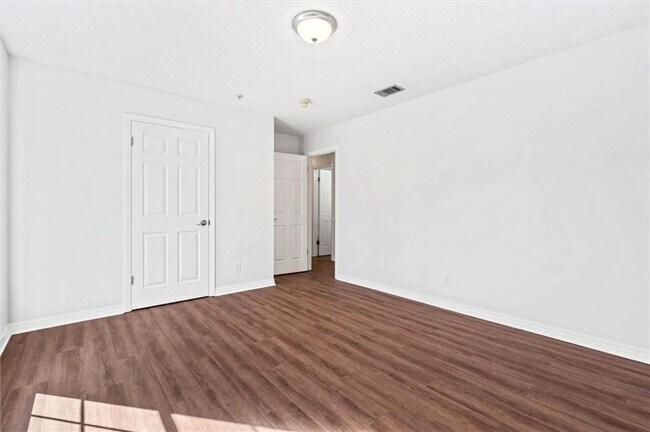 Building Photo - 1240 Lynchburg Ct