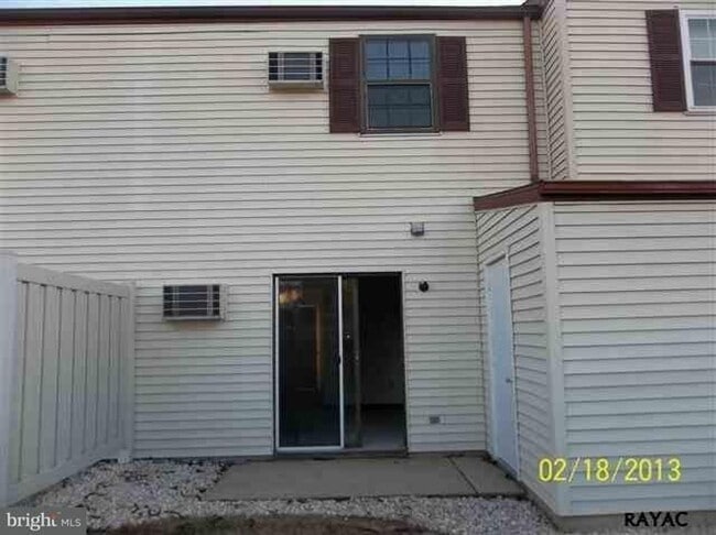 Building Photo - 2 Bedroom Townhome in West York -