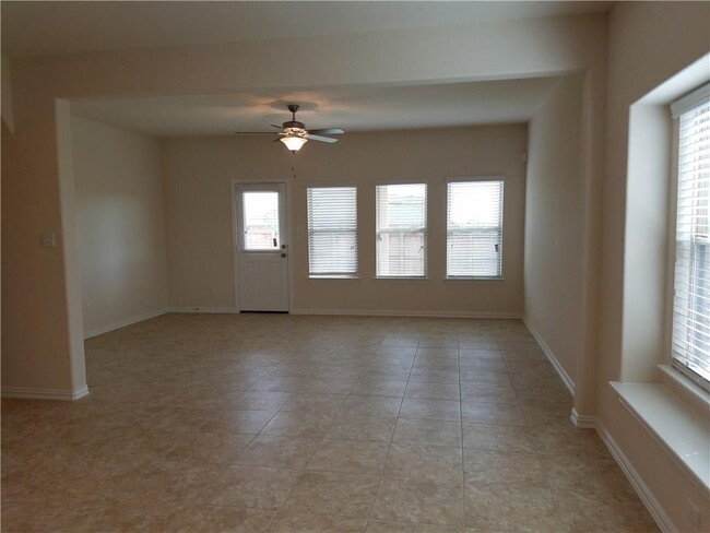 Building Photo - 143 Shale Cir