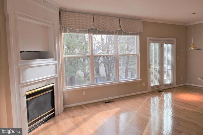 Building Photo - 8933 Royal Astor Way