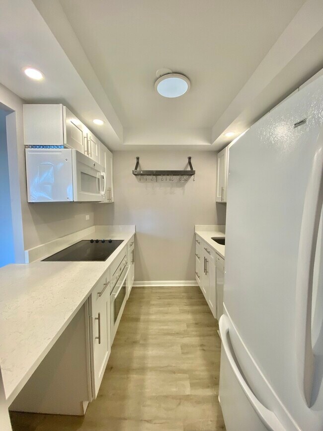 Building Photo - 155 N Harbor Dr