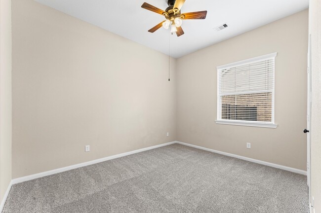 Building Photo - 38 Tallgrass Way