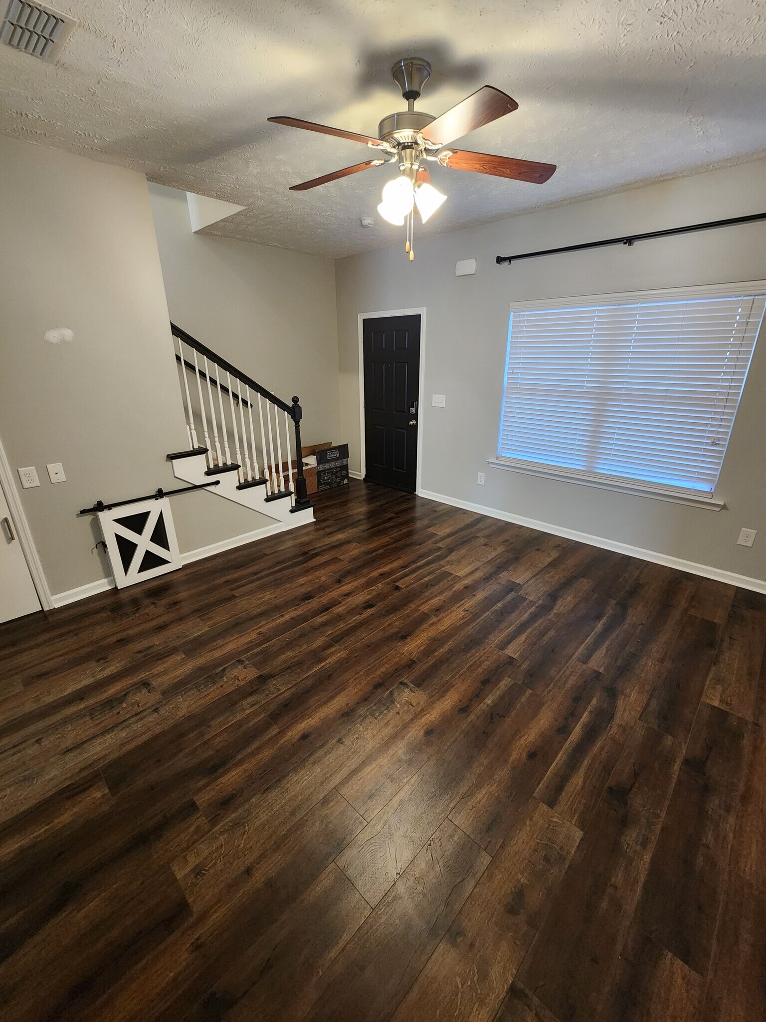 Building Photo - 826 Lower Park Pl